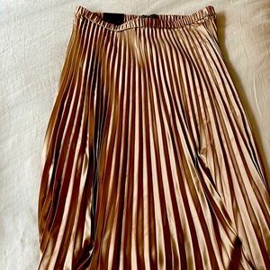 Banana Republic Gold Beige Accordian Midi Skirt (L)